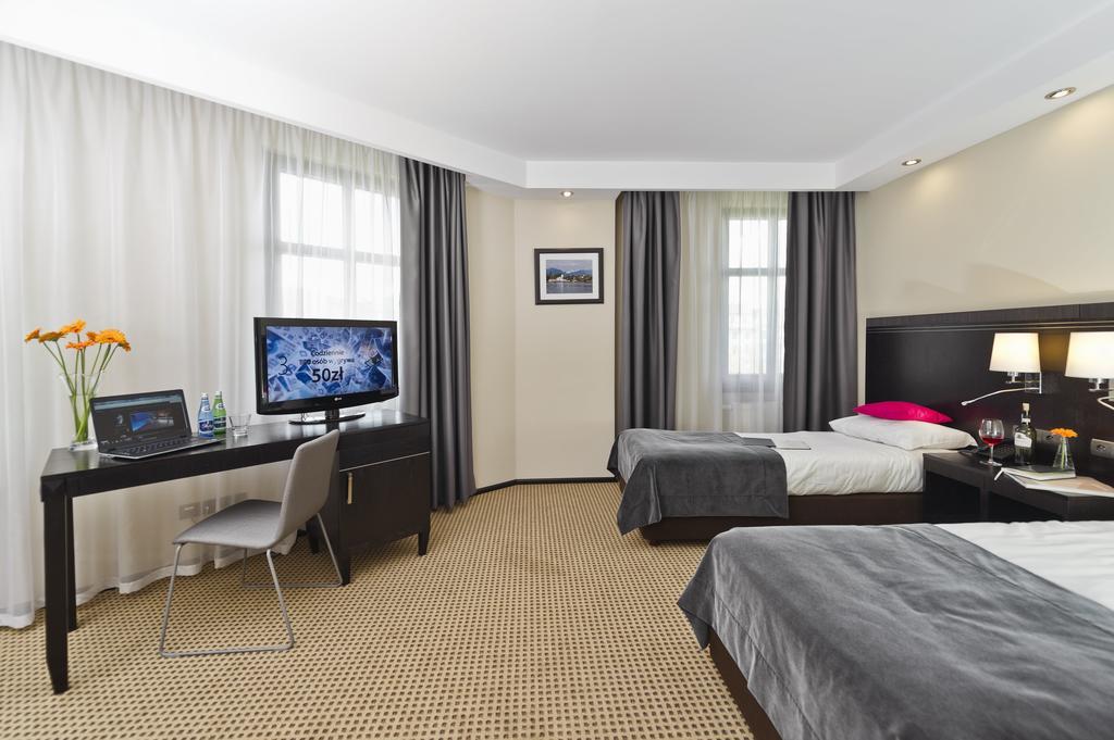 Hotel Fado Spa & Restaurant Swidnica  Bilik gambar