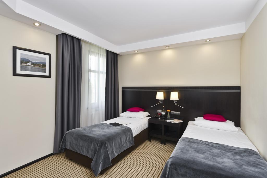 Hotel Fado Spa & Restaurant Swidnica  Luaran gambar