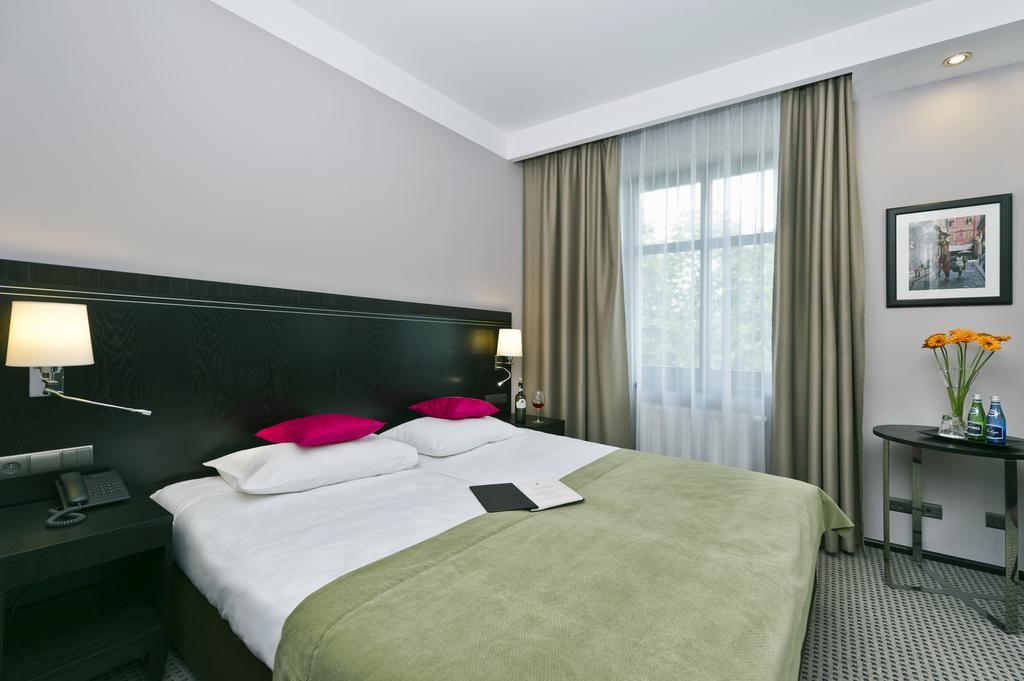 Hotel Fado Spa & Restaurant Swidnica  Luaran gambar
